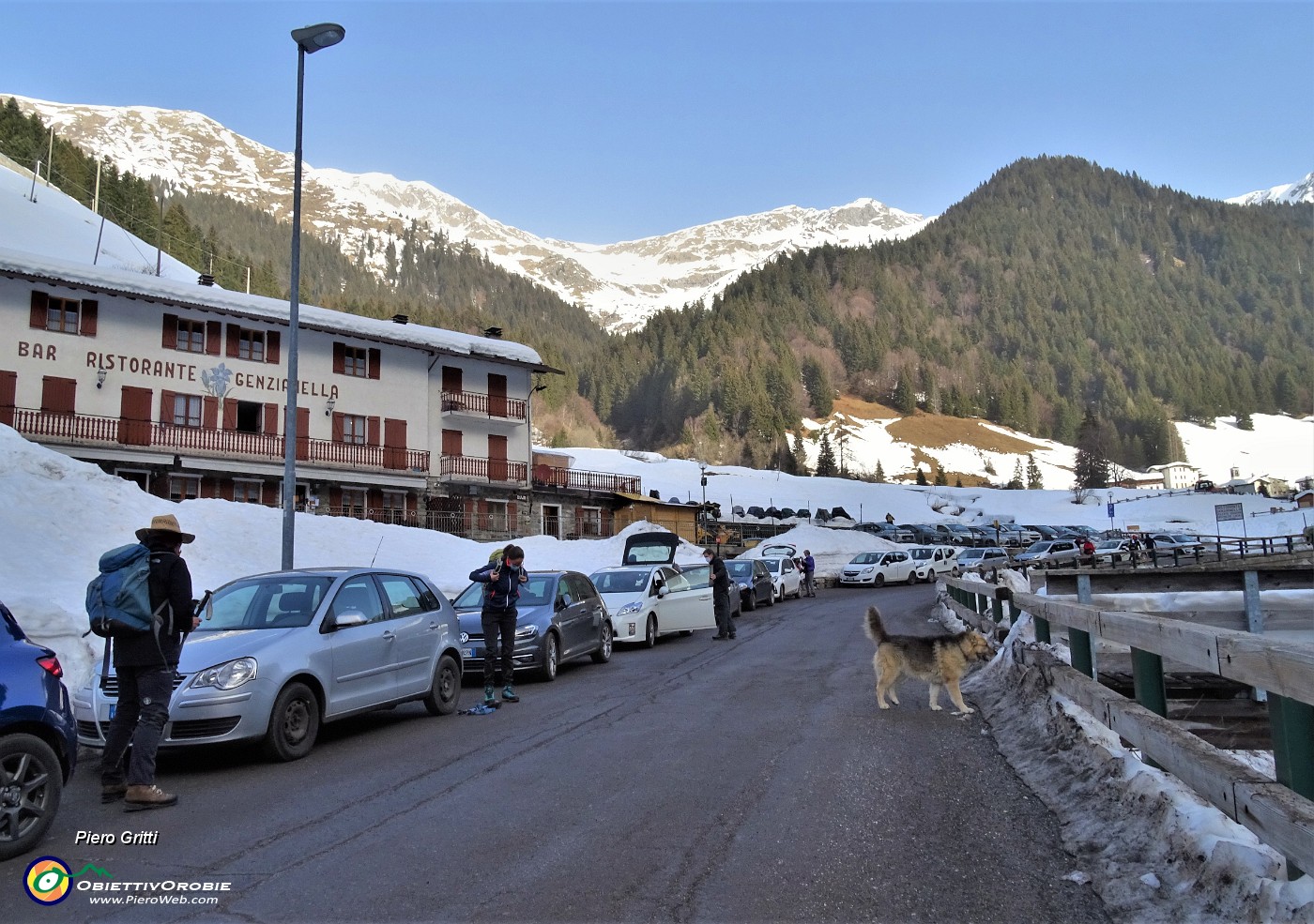 10 Partenza dal Ristorante Genzianella (1300 m) poco prima della Madonna delle nevi.JPG